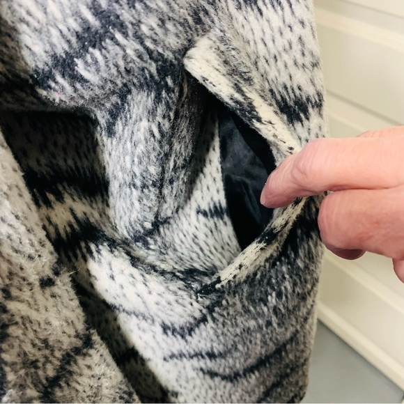 SAGA Lady Fleece Jacket Ombre Black White Novelty Print Cozy Button Down Coat L - Picture 8 of 15